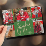 Cartes Pour Fêtes Annuelles JOYEUX 5 Photo Christmas Holiday Card<br><div class="desc">Les cartes de fin de année de Noël multi-photo mettent en vedette vos noms et le mot Joyful en lettres chic sur un arrière - plan unique en grille verte. Il vous suffit de télécharger vos 5 photos préférées et d'ajouter votre personnalisation au dos. Sélectionnez Haute Définition pour obtenir la...</div>