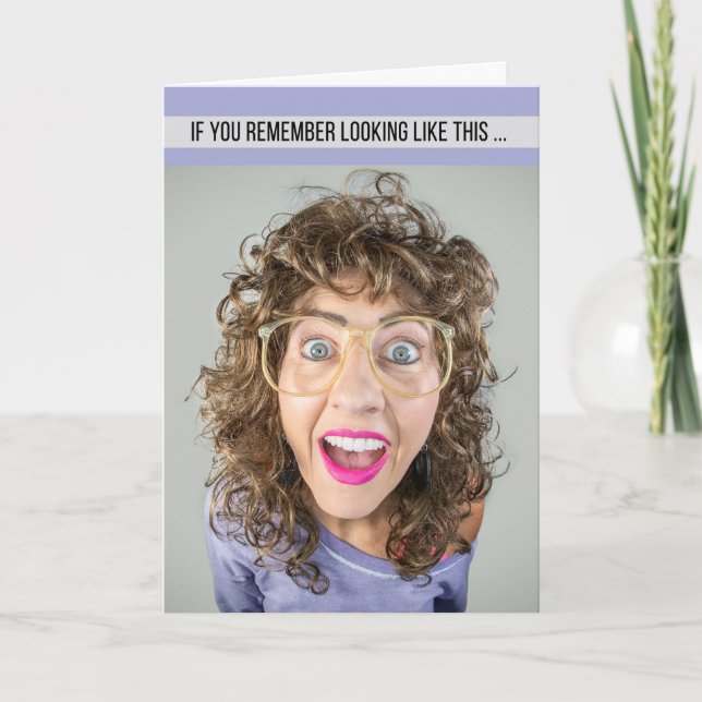 Cartes Pour Fêtes Annuelles Joyeux anniversaire pour les femmes habillées dans (Devant)