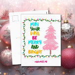 Cartes Pour Fêtes Annuelles Joyeux arbre de Noël rose clair mignon personnalis<br><div class="desc">Cartes postales de vacances jolies et jolies, avec un brin coloré de lumières de Noël enveloppé autour de votre script vibrant. Puisse tes Jours être Joyeux et brillant écrit en caractères gras du bleu clair à ton nom de famille en rose chaud. Un arc-en-ciel de couleurs sur une carte postale...</div>