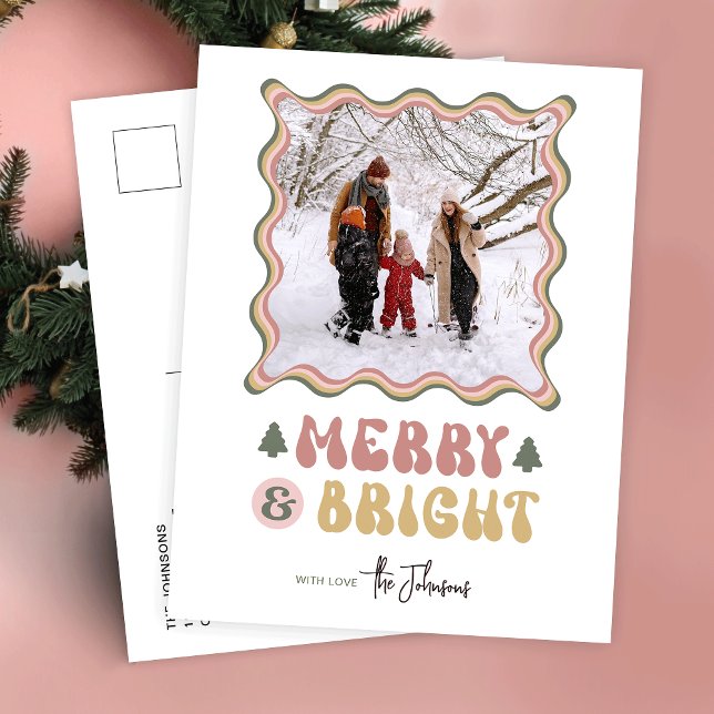 Cartes Pour Fêtes Annuelles Joyeux et brillant couleur 80s Retro Photo Noël (Embrace the retro charm with this colorful Merry & Bright family photo Christmas postcard)