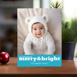 Cartes Pour Fêtes Annuelles Joyeux et brillant Gras Photo moderne - Bleu Blanc<br><div class="desc">Que vos jours soient joyeux et lumineux. Une image complète verticale est incluse sur le devant. Un design de vacances simple et élégant qui met en valeur vos photos. Si vous rencontrez des problèmes avec vos images ou votre texte, cliquez sur le bouton personnaliser et vous pourrez déplacer les choses...</div>