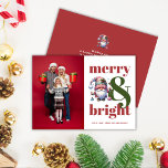 Cartes Pour Fêtes Annuelles Joyeux et brillant rouge vert de Noël Photo<br><div class="desc">Répandez la fête avec notre Carte Joyeuse et Rouge Vert Vacances de Noël ! Ce carte photo, fantaisiste, présente un design festif rouge et vert, parfait pour ajouter une touche de charme à vos salutations de vacances. Avec son look cosy, il est idéal pour envoyer des voeux chaleureux à la...</div>