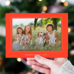 Cartes Pour Fêtes Annuelles Joyeux et lumineux 4 photos moderne Noël orange<br><div class="desc">Elégant simple minimaliste orange et blanc 4 photos de famille personnalisées "Joyeux et lumineux ensemble" script (modèle de texte superposé) modèle de carte de vacances.                              Facile à personnaliser avec vos photos,  texte,  nom de famille et vos souhaits des deux côtés !</div>