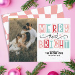 Cartes Pour Fêtes Annuelles Joyeux Et Lumineux Tendance Vintage Retro Photo Fa<br><div class="desc">Célébrez la saison avec joie et nostalgie en utilisant notre Carte de Vacances Photo Famille Retro Vintage Joyeux et Lumineux. Cette carte de charme allie un design dynamique et d'inspiration rétro à une touche moderne, ce qui en fait un lieu idéal pour partager des réjouissances festives en famille et entre...</div>