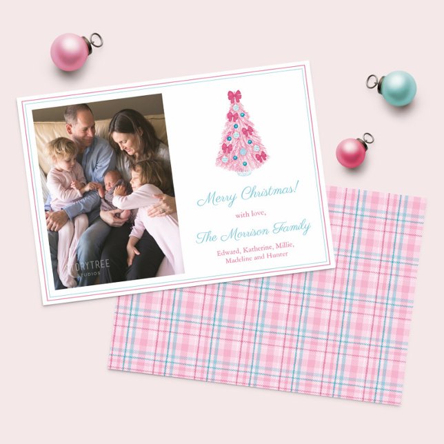 Cartes Pour Fêtes Annuelles Joyeux et rose vif Turquoise Joyeux Noël Photo (Pink And Teal Merry Christmas Holidays card featuring ornately decorated tree and tartan backer)