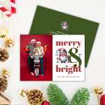Cartes Pour Fêtes Annuelles Joyeux et vert clair photo de Noël<br><div class="desc">Répandez la fête avec notre Carte Joyeuse et Lumineuse Rouge de Noël Photo Holiday! Ce carte photo, fantaisiste, présente un design festif rouge et vert, parfait pour ajouter une touche de charme à vos salutations de vacances. Avec son look cosy, il est idéal pour envoyer des voeux chaleureux à la...</div>