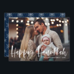 Cartes Pour Fêtes Annuelles Joyeux Hanoukka Brush Letting Photo<br><div class="desc">Heureux Hanoukka ! Envoyez vos souhaits et vos salutations de vacances avec cette carte de séjour rustique. Il comporte "Happy Hanoukka" en lettres brosses à la main. Personnalisez cette carte de vacances en ajoutant votre photo préférée, votre salutation, vos noms et autres détails. Disponible sous forme de carte à plat,...</div>
