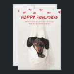 Cartes Pour Fêtes Annuelles Joyeux Howlidays | Jolie photo pour animaux de com<br><div class="desc">Cette carte de vacances mignonne et drôle dit "Happy Howlidays" dans une police rouge moderne, et présente la photo de votre chien de compagnie avec des empreintes de pattes rouges et des rayures sur le dos. La façon parfaite et élégante de souhaiter à chacun un Joyeux Noël de vous et...</div>