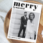 Cartes Pour Fêtes Annuelles Joyeux & Marié Noël Photo moderne noir blanc<br><div class="desc">Elégante simplicité : Cartes postales de Noël 'Joyeux & Marié' Cette saison festive, nous vous invitation à embrasser le charme de l'élégance simple avec nos Cartes postales de Noël 'Joyeux & Marié'. Ces cartes postales sont méticuleusement conçues pour les couples qui commémorent leur premier Noël ensemble en tant qu'unité mariée....</div>