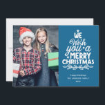 Cartes Pour Fêtes Annuelles Joyeux Noël 3 photos famille bleue<br><div class="desc">Carte de voeux moderne, personnalisable avec l'un de vos portraits de Noël de famille préférés sur le devant, à côté d'une belle légende en lettrage blanc qui dit "nous vous souhaitons un joyeux Noël" sur un arrière - plan bleu clair. Au verso de la carte, vous pouvez télécharger deux autres...</div>