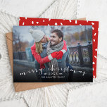 Cartes Pour Fêtes Annuelles Joyeux Noël Chic Script superposition photo<br><div class="desc">Cartes photos de Noël imprimées sur mesure et abordables avec des modèles simples pour la personnalisation. Ce design élégant présente un design simple de superposition photo avec "Joyeux Noël" dans une police de script de calligraphie moderne. Personnalisez-le avec votre photo, nom, année ou autre texte personnalisé. Le côté inverse offre...</div>