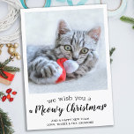 Cartes Pour Fêtes Annuelles Joyeux Noël Du Chat Modern Pet Photo<br><div class="desc">Nous Vous Souhaitons Un Noël Meowy ! Envoyez des salutations de vacances mignonnes et amusantes avec cette carte de vacances photo personnalisée super mignonne. Joyeux voeux de Noël du chat avec de mignons empreintes de pattes dans un design photo moderne amusant. Ajoutez la photo de votre chat ou la photo...</div>