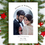 Cartes Pour Fêtes Annuelles Joyeux Noël et mariage photo Arche<br><div class="desc">Célébrez votre première saison de vacances en tant que jeunes mariés avec une carte de Noël joyeuse et mariée. Cette nouvelle carte de Noël présente un design minimaliste d'arc, parfait pour partager votre joie. Idéal pour les annonces de mariage de vacances et les cartes de Noël de couple mignonnes, il...</div>