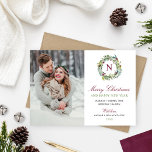 Cartes Pour Fêtes Annuelles Joyeux Noël hiver verdure Monogramme Photo<br><div class="desc">Cette élégante carte de vacances Joyeux Noël et Joyeux Nouvel An comporte une photo portrait à côté d'une belle aquarelle fleurie couronne de verdure d'hiver avec une initiale monogramme bordeaux personnalisé. Le texte élégant rouge bordeaux, vert et gris foncé comprend le texte "Notre nouvelle maison pour les fêtes" ainsi que...</div>