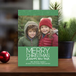 Cartes Pour Fêtes Annuelles Joyeux Noël moderne HNY 1 photo horizontale MCM<br><div class="desc">Christmas Greens — Ajoutez une photo horizontale à ce design minimal avec une couleur verte douce et un motif moderne du milieu du siècle sur le dos. La typographie est moderne et simple avec une police manuscrite pour ajouter votre nom de famille.</div>