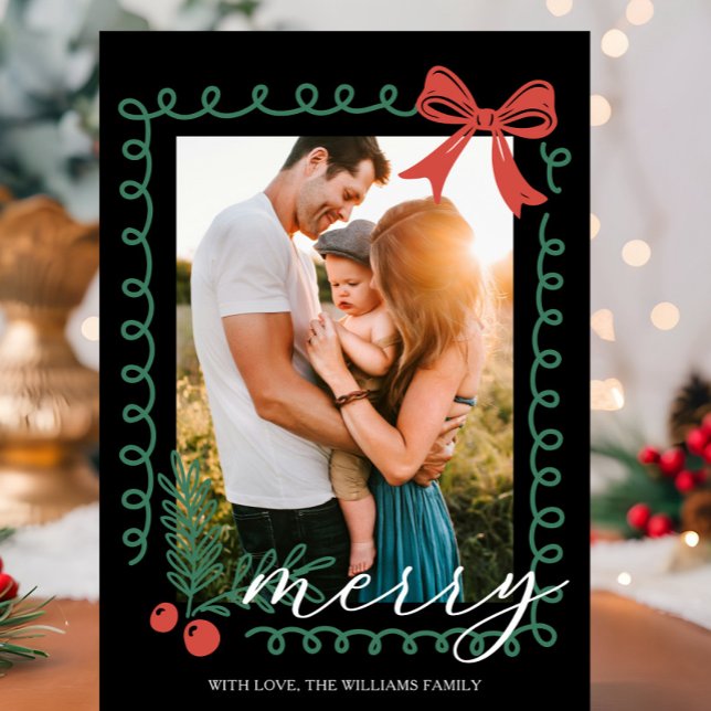 Cartes Pour Fêtes Annuelles Joyeux Noël noir rouge et vert dessiné à la main (Red and green holiday card with hand drawn spiral border, holly, berries, bow, and “Merry” greeting.)