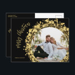 Cartes Pour Fêtes Annuelles Joyeux Noël or et noir<br><div class="desc">Cercles d'or, étoiles et points courrent sur un arrière - plan noir entourant votre photo préférée avec vos noms et voeux de Noël joyeux en lettres chic et votre salutation personnelle au dos de ces cartes postales. *UTILISEZ UNE PHOTO HORIZONTALE pour obtenir des résultats optimaux ou recadrez votre photo à...</div>