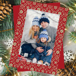 Cartes Pour Fêtes Annuelles Joyeux Noël rouge et vert Un feu de neige photo<br><div class="desc">Ce design est composé d'un classique de Noël joyeux,  de simples flocons de neige,  rouge et vert,  une photo,  typographie minimaliste,  un classique classique,  et élégant modèle traditionnel d'hiver,  un minimaliste rustique,  cartes photos de vacances</div>