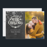 Cartes Pour Fêtes Annuelles Joyeux Noël Snowflakes Photo Boho Chalkboard<br><div class="desc">Diffusez la joie de Noël avec cet élégant carte photo boho. Personnalisez le devant avec votre message de vacances nom de famille, année et photo spéciale sur un arrière - plan de tableau noir. L'envers comporte de jolies flocons de neige tombants sur un arrière - plan de tableau de bord...</div>