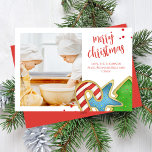 Cartes Pour Fêtes Annuelles Joyeux Noël Une photo Cookies colorés<br><div class="desc">Ce design comprend un Carte photo de biscuits de Noël. Ce design comprend une photo mignonne,  des biscuits aquarelle traite le design,  un simple coloré,  rouge et vert,  un script de brosse minimaliste,  typographie calligraphie,  cuisson festive,  caprice rustique,  un carte photo de vacances</div>