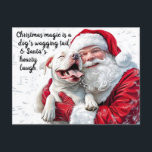 Cartes Pour Fêtes Annuelles La magie de Noël est une traînée de chien et Père<br><div class="desc">"La magie de Noël est une queue de chien qui traîne et le rire de Père Noël" et une joyeuse illustration du Père Noël qui étreignait son joyeux petit chien blanc pitbull.</div>