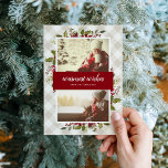 Cartes Pour Fêtes Annuelles La photo de la verdure 2 d'hiver de souhaits la<br><div class="desc">La coutume abordable a imprimé des cartes postales de photo de vacances avec les modèles simples pour la personnalisation. Caractéristiques de conception ce de fête qu'une frontière florale d'aquarelle élégante de houx part et fleurit en rouge, vert et les couleurs de Bourgogne sur un buffle neutre vérifient l'arrière - plan...</div>