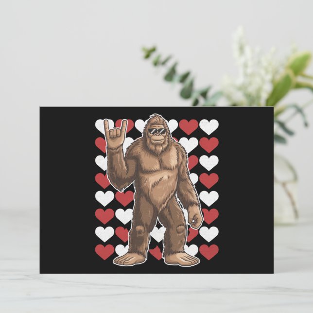 Cartes Pour Fêtes Annuelles La Saint-Valentin Bigfoot Cœurs drôles d'amour Sas (Debout devant)