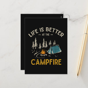 Cartes Pour Fêtes Annuelles La vie est meilleure au feu de camp drôle campeur