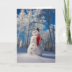 Cartes Pour Fêtes Annuelles Le bonhomme de neige devant la forêt couverte de