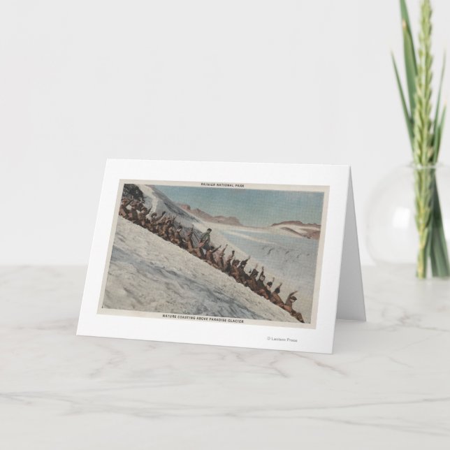 Cartes Pour Fêtes Annuelles Le mont Rainier, WA - ligne des personnes Sledding (Devant)