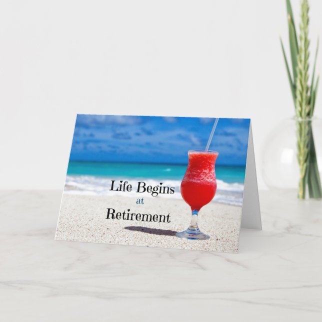 Cartes Pour Fêtes Annuelles Life Begins at Retirement, frosty drink on beach (Devant)