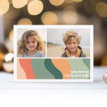 Cartes Pour Fêtes Annuelles Ligne biologique Art Abstrait - 2 Photo Jade Tange<br><div class="desc">Avant - 2 Modèle photo dans une grille simple avec une bordure blanche. Un motif d'art amusant et abstrait avec corail et vert et une police simple font un design moderne et minimal pour la saison des fêtes. Retour - motif d'art en courbe organique de corail et vert profond. Si...</div>
