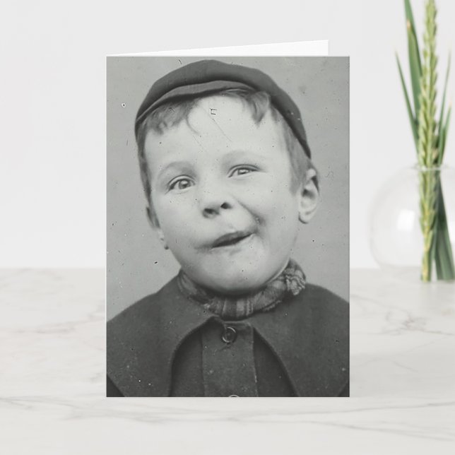 Cartes Pour Fêtes Annuelles Little Boy fait un drôle de visage vieille photo v (Devant)