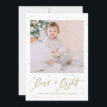 Cartes Pour Fêtes Annuelles Love and Light Lettering Photo Happy Hanoukka<br><div class="desc">Heureux Hanoukka ! Envoyez des voeux et des salutations de vacances à votre famille et à vos amis avec cette carte de vacances photo. Il présente la calligraphie de brosse citation "Amour & Lumière" avec des accents d'étoiles. Personnalisez en ajoutant des noms, des messages et des photos. Ce design est...</div>