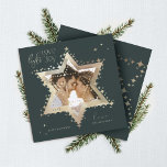 Cartes Pour Fêtes Annuelles Love Joy Light Elegant Gold Star de David Photo<br><div class="desc">Elégante Hanoukka star de David photo Hanoukka carte avec un design élégant de typographie "Love Joy Light" en faux or. Des étoiles dorées brillantes créent l'étoile de David avec un espace réservé photo placé dans l'étoile de David. L'envers est orné d'une élégante étoile scintillante étoilée de design David. Oeuvre de...</div>