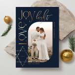 Cartes Pour Fêtes Annuelles Love Joy Light Star de David Happy Hanoukka Photo<br><div class="desc">Elégant carte photo Hanoukka avec un design élégant de typographie "Love Joy Light" en faux or enveloppé autour d'un cadre photo en arc. Des étoiles dorées brillantes créent l'étoile de David. Au verso,  on retrouve une élégante étoile étoilée de David motif. Oeuvre de Moodthology Papery.</div>