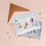 Cartes Pour Fêtes Annuelles Loy Joy Hope Pastel Christmas Tree Forest 3 Photo<br><div class="desc">Envoyez votre amour et vos Bonnes Fêtes à vos amis de famille cette saison de vacances avec notre douce, calme et chic pastel & pinède sapin de Noël trois photo carte de Noël. Le design présente nos arbres de Noël chic et pastel dessinés à la main, des flocons de neige...</div>