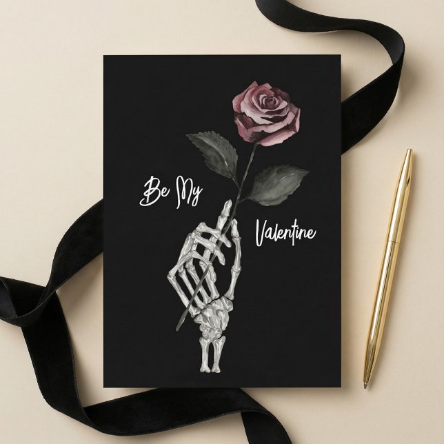 Cartes Pour Fêtes Annuelles Main de squelette noir gothique rose Saint-Valenti (Gothic Black Skeleton Hand Rose Valentine's Day Holiday Card)