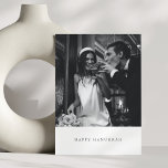 Cartes Pour Fêtes Annuelles Mariage photo moderne minimaliste noir Hanoukka<br><div class="desc">Une carte de vacances d'Hanoukka élégante et moderne présentant votre portrait en noir et blanc préféré au-dessus d'un vœu de vacances classique en sérif. La mise en page minimaliste permet à votre photo de briller, tandis que le message personnalisable au dos est parfait pour partager une note personnelle ou une...</div>