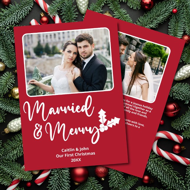 Cartes Pour Fêtes Annuelles Marié et Joyeux jeunes mariés Premier Noël Rouge (Married and Merry custom Christmas card for newlyweds couple with 2 photos and Holiday message.)