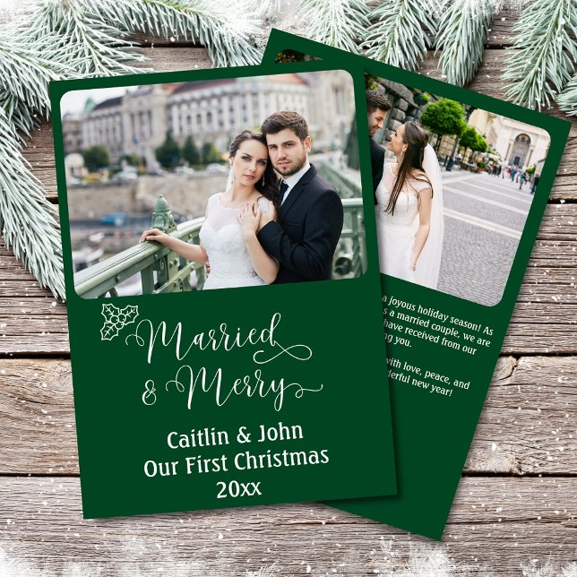 Cartes Pour Fêtes Annuelles Marié Merry Custom Newlyweets 1er Christmas Green (Married & Merry, Our First Christmas custom green greeting card with two photos, modern typography.
)