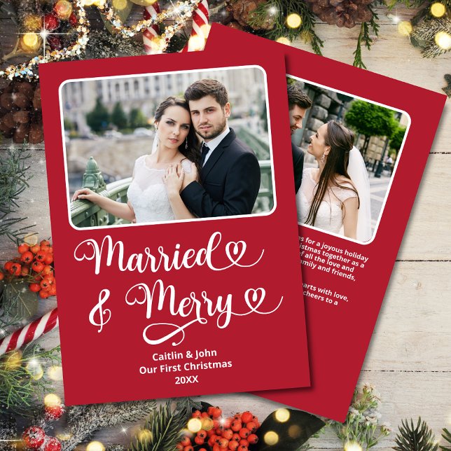 Cartes Pour Fêtes Annuelles Marié Merry Newlyweds 1er Noël Coeurs rouges (Married & Merry Custom 2-Photo Christmas Card with Hearts and personalized message on the back.)