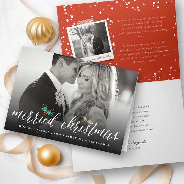 Cartes Pour Fêtes Annuelles Marié Noël Mr. Et Mme Photo Mariage moderne ('Merried Christmas' Mistletoe Mr & Mrs 1st Christmas - Modern Holiday Wedding Photo Card by fatfatin)