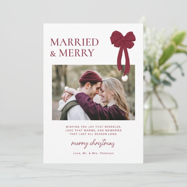 Cartes Pour Fêtes Annuelles Married & Merry Burgundy Bow Photo Newlyweds (Debout devant)