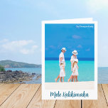 Cartes Pour Fêtes Annuelles Mele Kalikimaka Beach Photo Lettre famille pliée<br><div class="desc">Une carte de Noël tout simplement belle plage pliée avec une photo de famille de vos vacances sur l'île tenue au coin par une jolie fleur tropicale Hibiscus dans joli rose pêche avec feuilles de palmiers bleu vert. Un instantané mignon avec une bordure blanche autour de votre photo de vacances...</div>