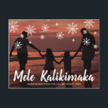 Cartes Pour Fêtes Annuelles Mele Kalikimaka Hawaiian Beach Photo Noël<br><div class="desc">Envoyez votre joie de fêtes avec cette carte postale de Noël mignonne avec le message d'accueil hawaïen écrit à la main "Mele Kalikimaka" et des flocons de neige dessinés à la craie sur votre photo de vacances horizontales préférée en famille. Le côté arrière a votre message personnel et votre adresse...</div>