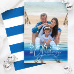 Cartes Pour Fêtes Annuelles Mer et salutations Côte Bleu Océan Ombre Photo<br><div class="desc">Capturez une décontractée nautique cool et une ambiance côtière de ce fleur de mer de vacances avec notre collection de vacances de Noël inspirée de la mer côtière. Design dispose d'un plan photo complet pour afficher votre belle photo de famille. "Seas and Greming" est conçu dans un design stylisé de...</div>