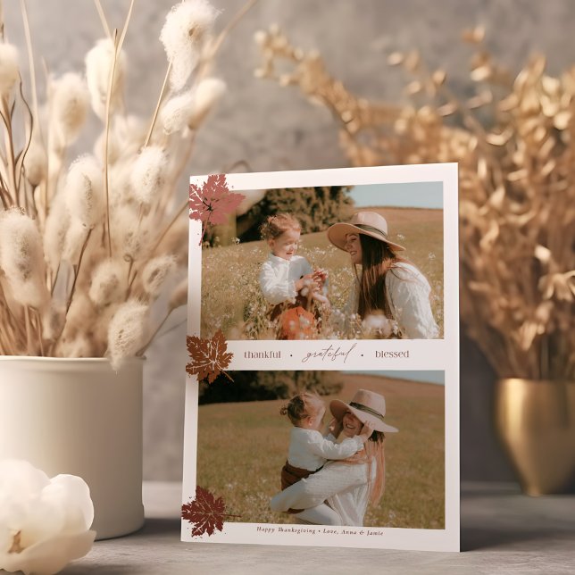 Cartes Pour Fêtes Annuelles Merci, Gratuit, Blessé Thankgiving photo (Thankful, grateful, blessed, Thanksgiving photo card shown standing up by gold and cream foliage)
