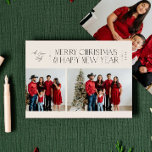 Cartes Pour Fêtes Annuelles Minimalisme Élégant Multiphoto<br><div class="desc">Ce carte photo de vacances dispose d'une typographie élégante et moderne avec un schéma photo unique.</div>