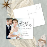Cartes Pour Fêtes Annuelles Minimaliste Notre premier Noël M. Mme Photo<br><div class="desc">Minimaliste Notre premier Noël en tant que M. et Mme Photo. Idéal pour fêter votre 1er Noël de mariage avec vos souhaits festifs. Un script set ludique pour Notre premier Noël et le reste du texte est facile à personnaliser. Remplacez l'exemple de photo par votre préféré. Un calque de superposition...</div>